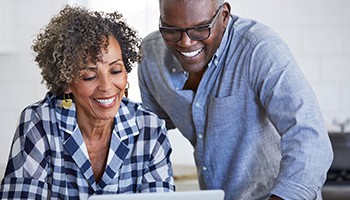 PHOTO: couple looking at laptop