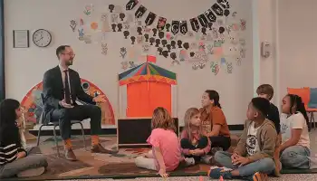 Mayor Freddie O'Connell talks with young children in a classroom