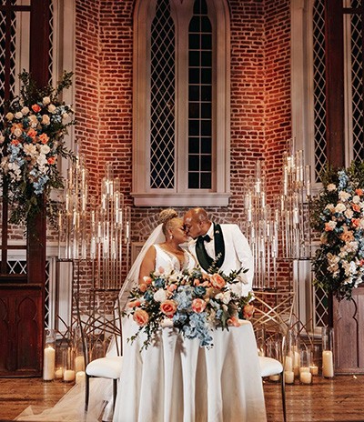 Wedding Picture, Couple Kissing