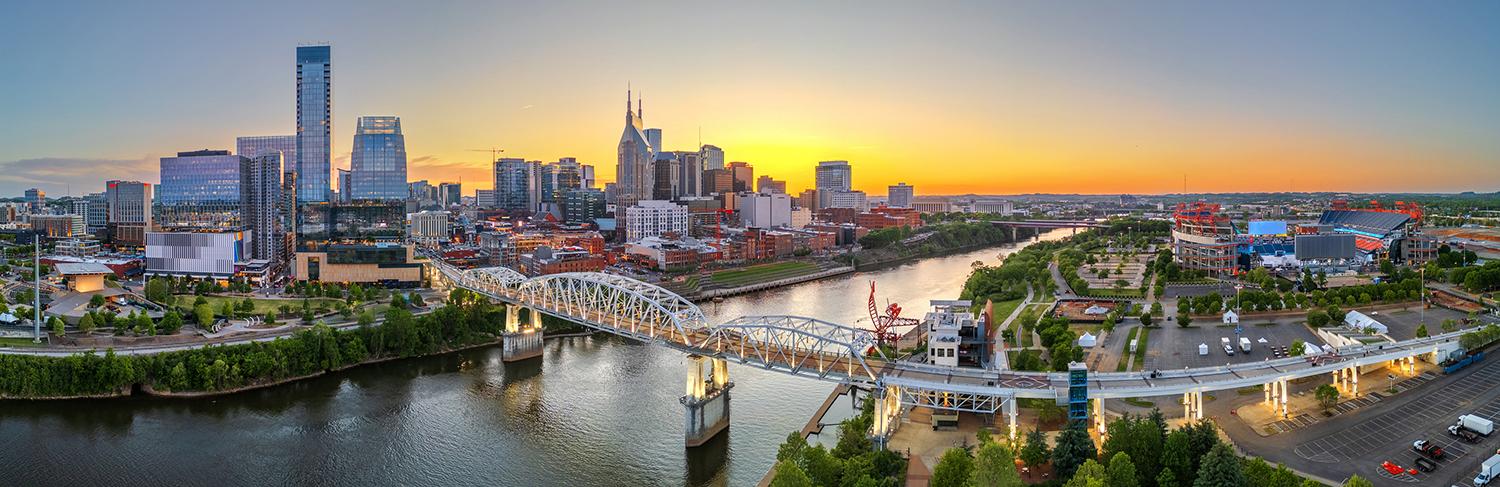 Photo of the Nashville skyline showing Veteran's Memorial bridge and the Cumberland river.