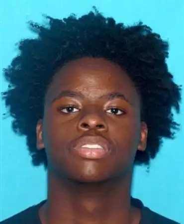 Fernando Akins, 18