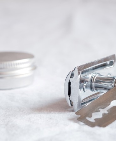 Reusable metal razor