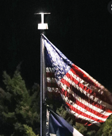 Lighted flag pole