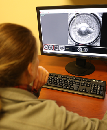 Reviewing two images on the Matchpoint Correlation Unit.