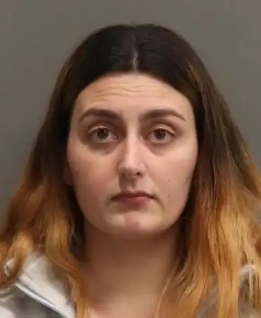 Julia Naldjian, 24