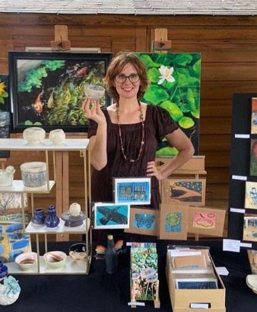 Amy Sterling selling her artwork at Starry Night