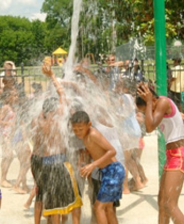 children playing in sprayground