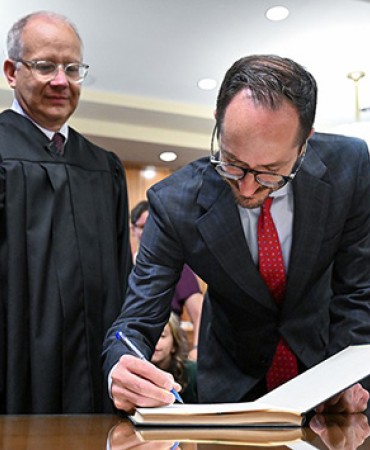 Mayor Freddie O'Connell signs a book
