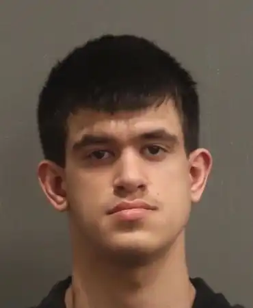 Andrew Holsapple, 19