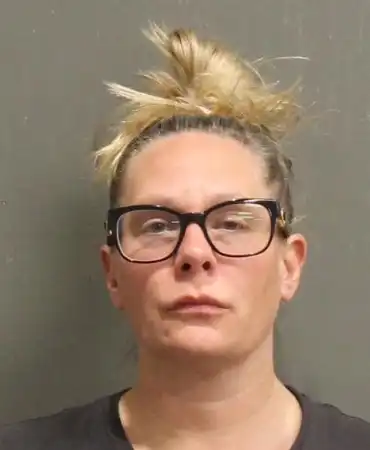 Holle Callahan, 39