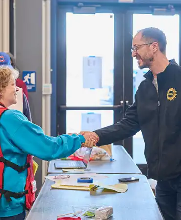 Mayor Freddie O'Connell shaking hands with a winter shelter worker